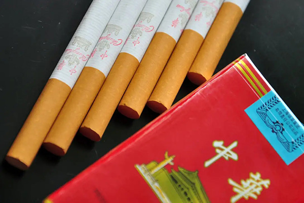 为什么软盒包装的香烟反而比包装更精美的硬盒包装香烟贵呢