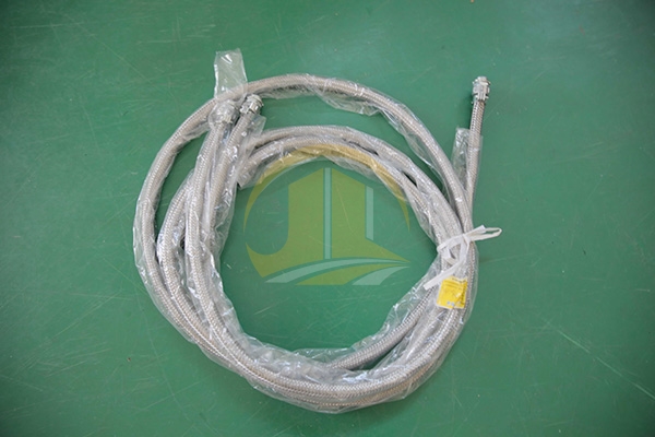 金属包塑管(图1)